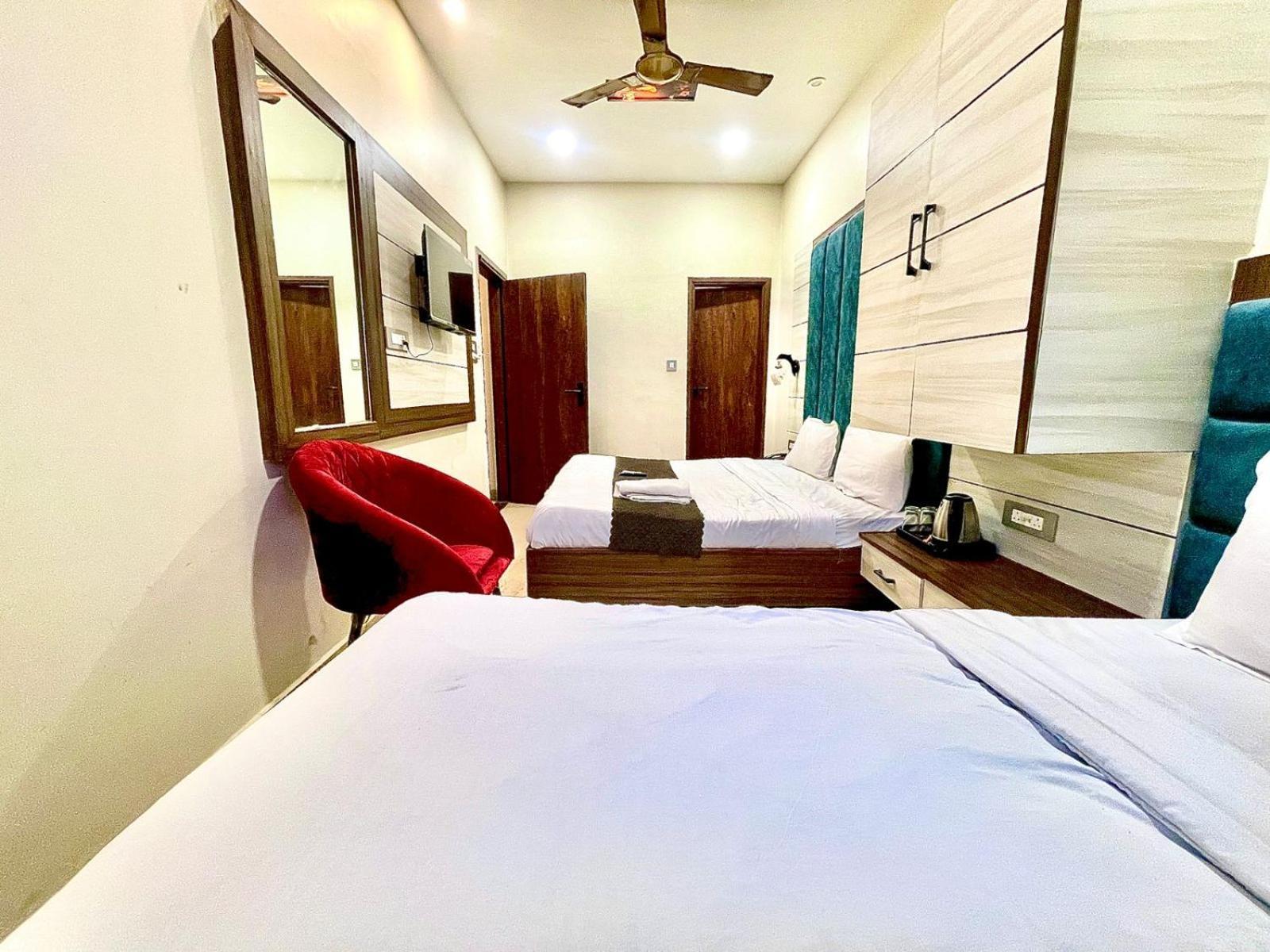 Blackwood Near Golden Temple -140 Mtrs Amritsar Exterior foto